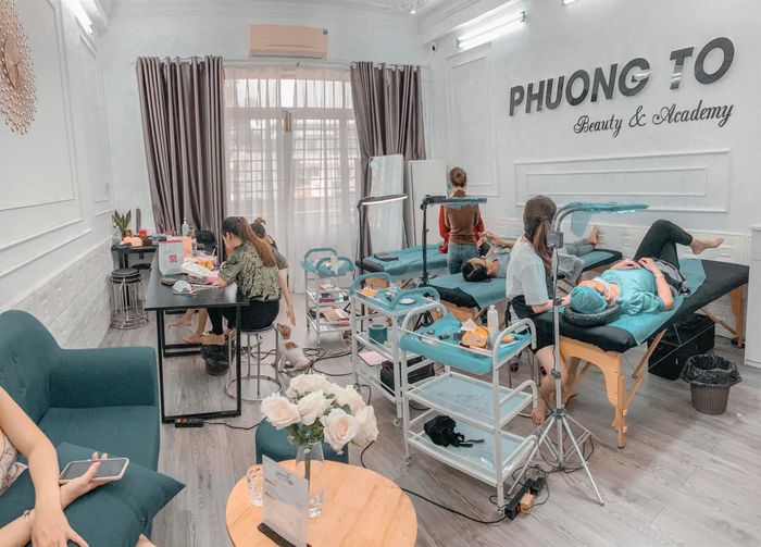 Không gian sang trọng tại Phương Tố Beauty Academy