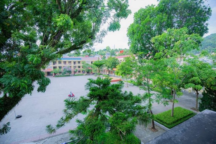 Hình ảnh Trường THPT Thành Phố Cao Bằng - Tòa nhà hiện đại giữa lòng thành phố