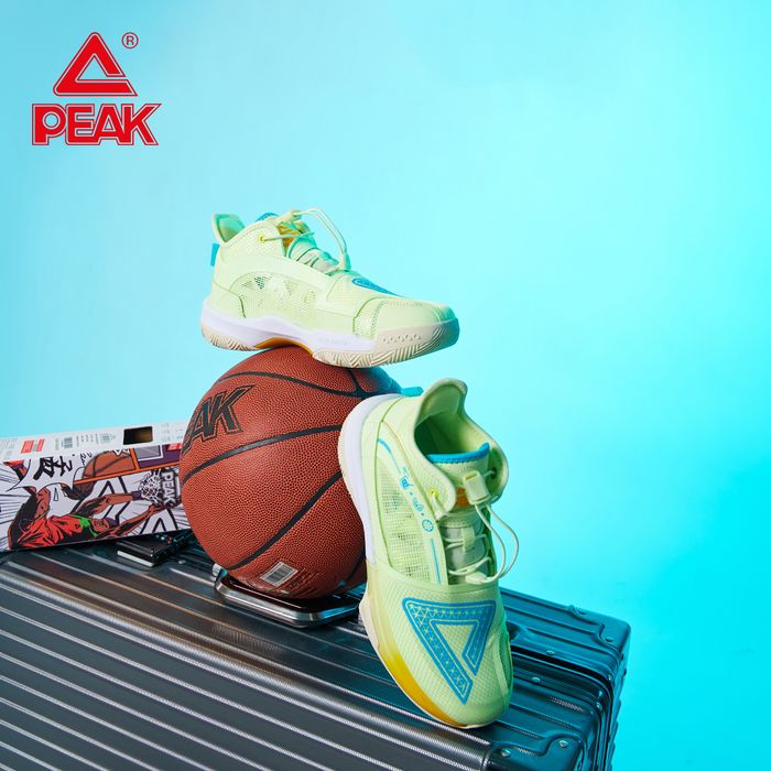 Không gian trưng bày ấn tượng tại PEAK STORE Cần Thơ