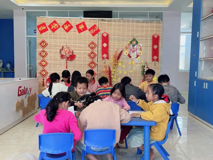 Trung Tâm Anh Ngữ Galaxy qua góc nhìn mới - Không gian học tập hiện đại cùng đội ngũ giáo viên tận tâm, mang đến trải nghiệm học tiếng Anh đầy hứng khởi.