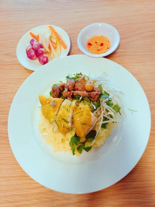 Cơm Gà Thúy Phượng - Bữa cơm đầy màu sắc
