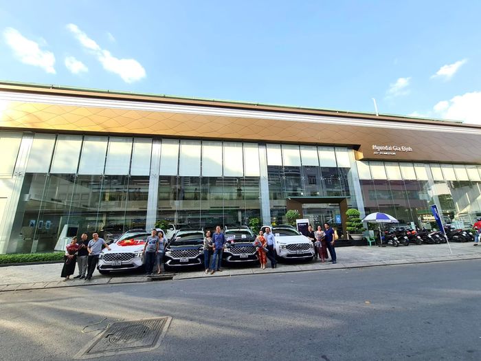 Không gian trưng bày sang trọng tại Hyundai Gia Định