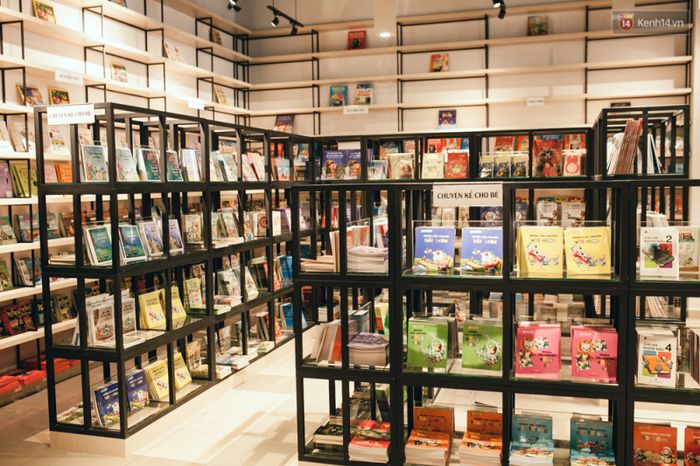 Góc đọc sách ấm cúng tại nhà sách Hà Nội