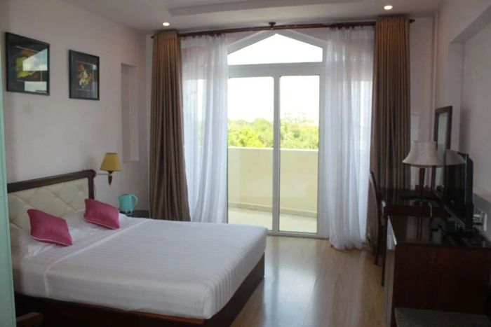 Phòng nghỉ sang trọng với tác phẩm nghệ thuật tại Châu Phố Hotel