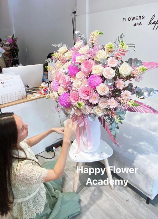 Happy Flower Academy – Hình ảnh lớp học nghệ thuật cắm hoa chuyên nghiệp