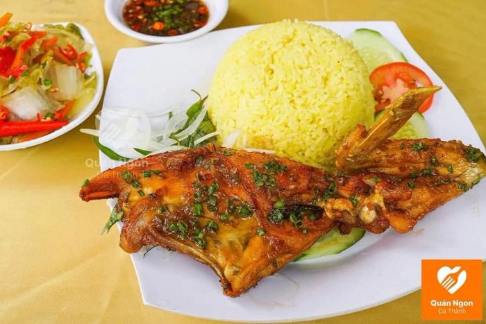 Cơm Gà Vũ Gia - Không gian ấm cúng, món ngon đặc sản