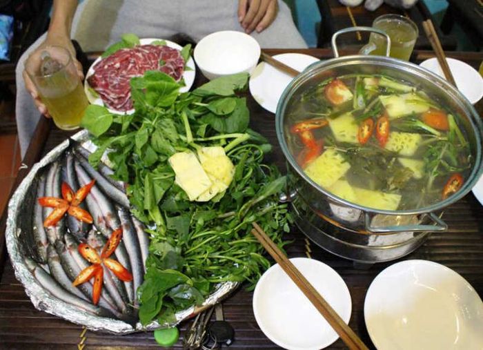 Không gian ấm cúng tại Lẩu cá kèo Sóc Trăng (Ảnh 1)