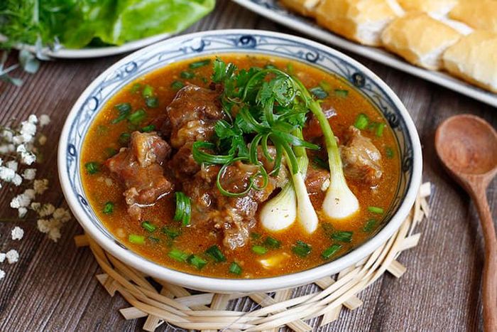 Quán Nhung Hùng ảnh 1 - Góc nhìn chân thực về không gian ẩm thực sang trọng, nơi mỗi món ăn được trình bày như một tác phẩm nghệ thuật.