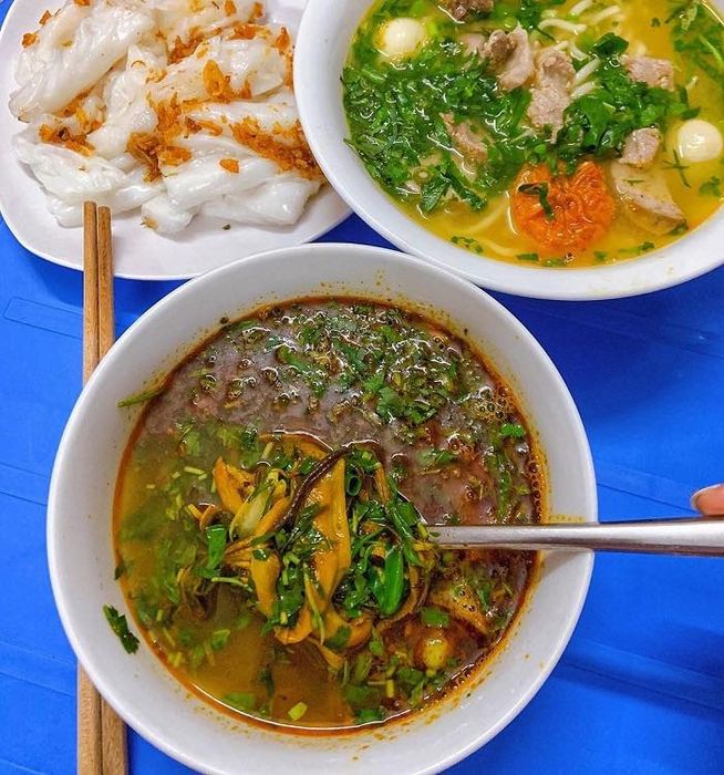 Nhà Hàng Tường Dung ảnh 3 - Góc nhìn toàn cảnh về không gian sang trọng, nơi ẩm thực và nghệ thuật bài trí hòa quyện tạo nên trải nghiệm đáng nhớ.
