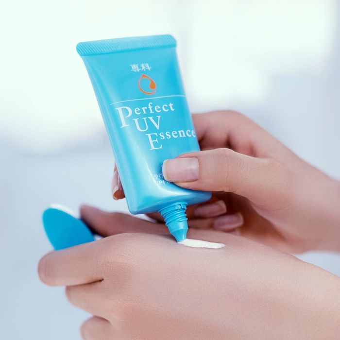 Hình ảnh thực tế kem chống nắng Senka Perfect UV Essence SPF50+ PA+++ (Ảnh 2)