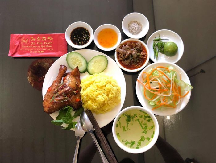 Cơm Gà Bà Hòa - Ảnh 2