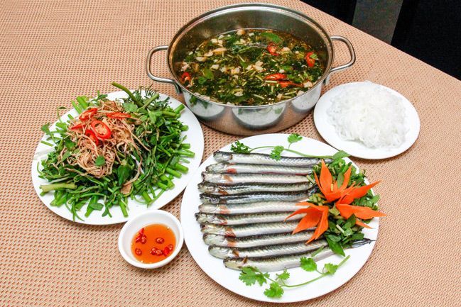 Hình ảnh 2: Lẩu Cá Cô Thư - Sắc màu và hương vị hòa quyện hoàn hảo.