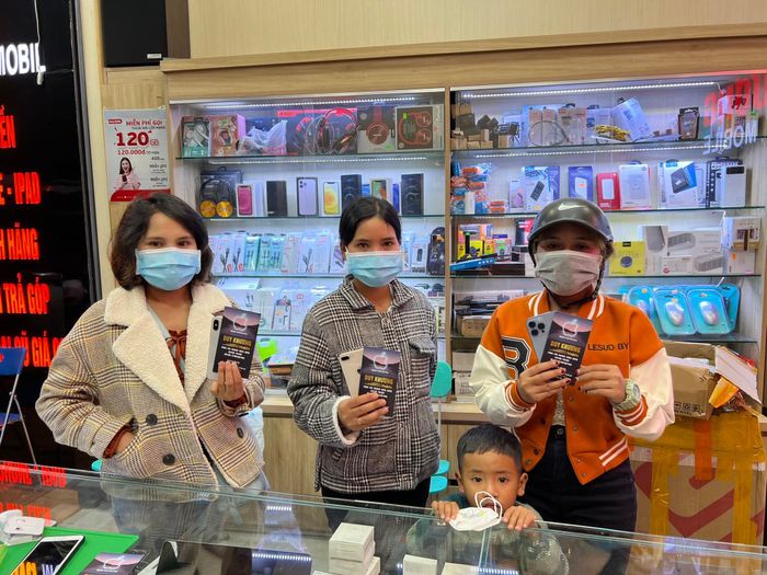 Hình ảnh showroom sang trọng Duy Khương Mobile