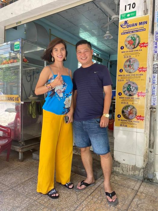 Ảnh 2: Không gian quán và món chả cá đặc biệt tại Bún Cá Mịn
