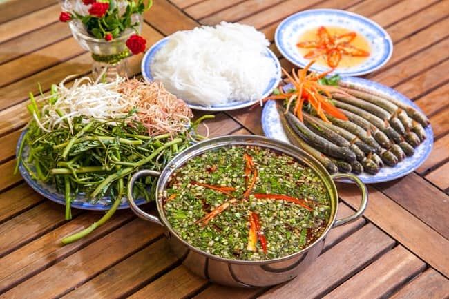 Không gian nhộn nhịp tại Lẩu Cá Kèo Mưa Rừng (Ảnh 1)