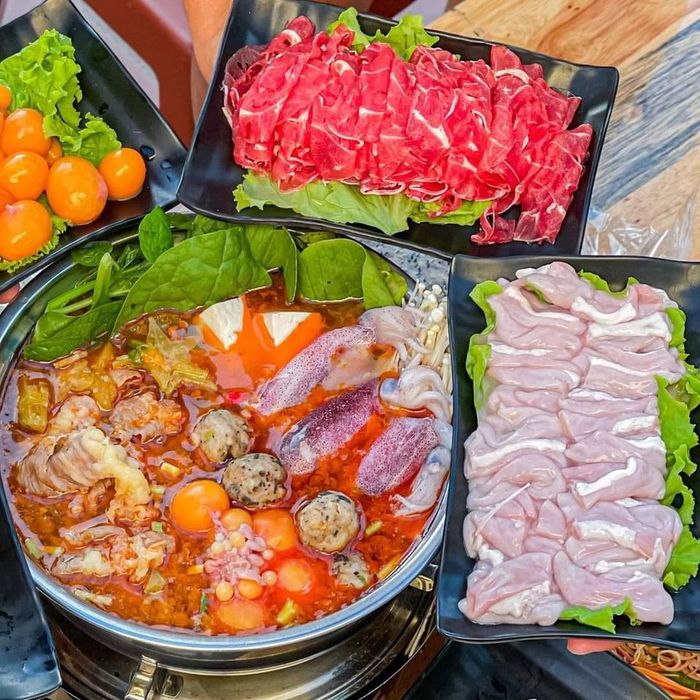 Nhà Hàng Hoàng Giang ảnh 2 - Khoảnh khắc lưu giữ nét đẹp ẩm thực truyền thống, nơi mỗi món ăn đều kể câu chuyện về hương vị quê hương.
