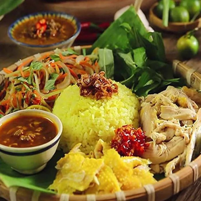 Cơm gà Bà Ba - Không gian ấm cúng, món ngon đậm đà