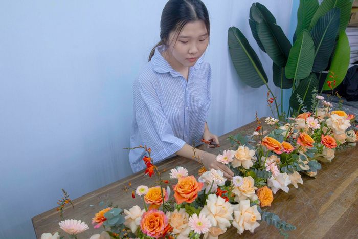 Hình ảnh lớp học tại Tường An Flower – Nơi lan tỏa tình yêu nghệ thuật hoa