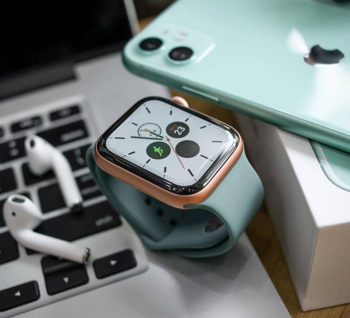 Hình ảnh đội ngũ nhân viên chuyên nghiệp tại Việt Trung Mobile
