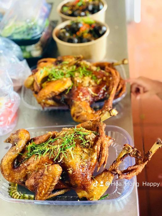 Hình ảnh món gà nướng thơm ngon tại Gà Hoa Đệ