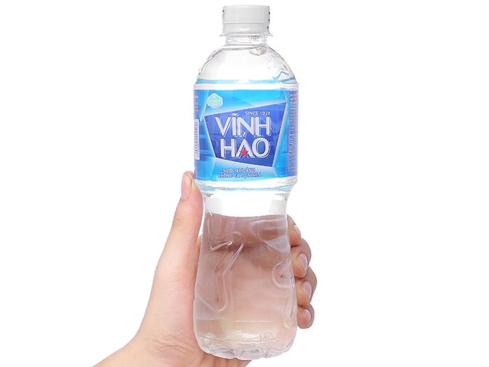 Hình ảnh chai nước khoáng Vĩnh Hảo