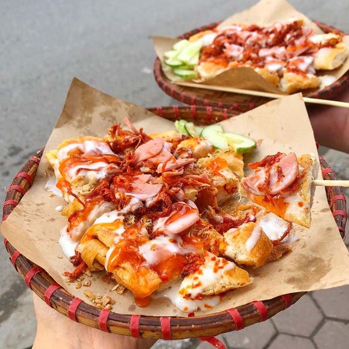 Bánh mì nướng muối ớt Cô Thủy - Nét đẹp ẩm thực đường phố