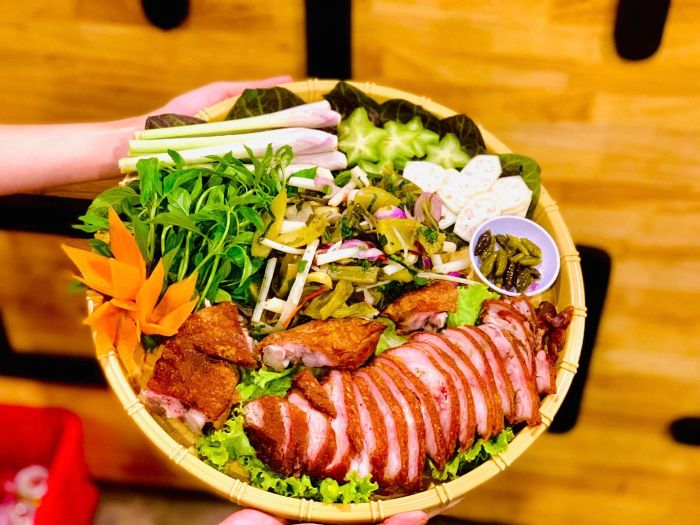Quán Nhậu 665 ảnh 2 - Góc nhìn chân thực về không gian tiệc tùng sôi động, nơi những món ngon được trình bày đầy nghệ thuật.