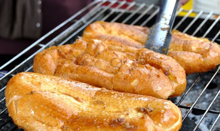 Bánh mì nướng muối ớt Chị Hà - Tinh hoa ẩm thực đường phố Gò Vấp