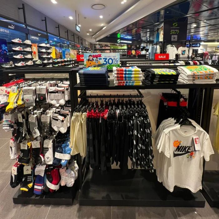 Không gian mua sắm hiện đại tại Supersports Nha Trang