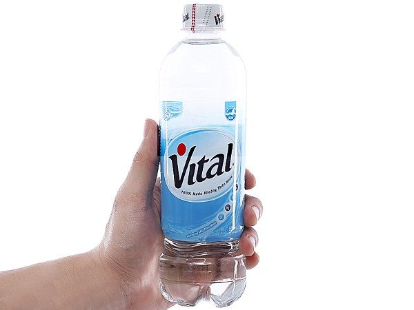 Hình ảnh chai nước khoáng Vital cao cấp