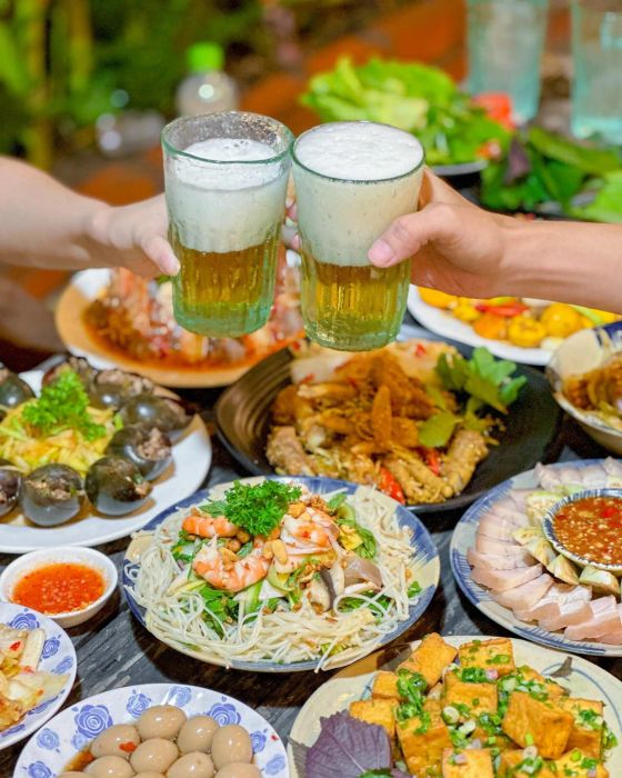 Tiệm Nhậu É Trắng – Không Gian Thân Quen, Món Ăn Độc Đáo