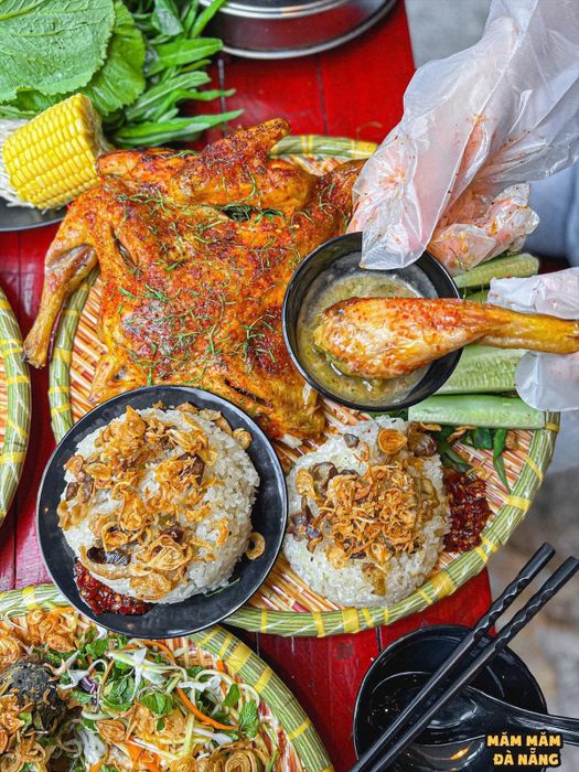 Không gian ấm cúng tại Cà Mèn Quán