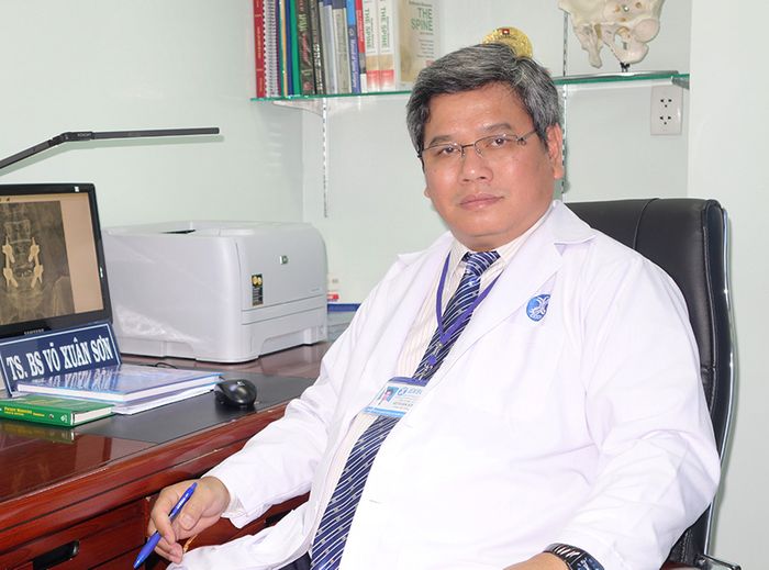 TS.BS Võ Xuân Sơn - Người tiên phong phẫu thuật nội soi cột sống