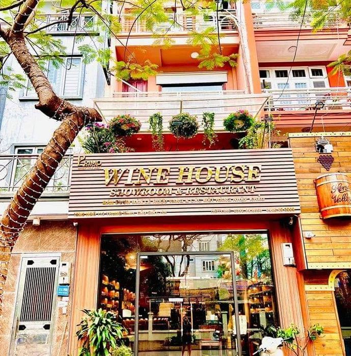 Không gian sang trọng tại Wine House Trung Kính - Ảnh 1