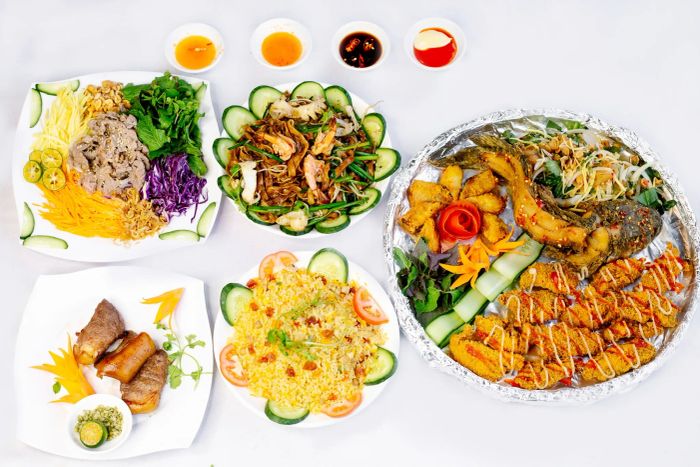 213 Dzô Dzô Quán ảnh 2 - Góc nhìn chân thực về không gian tiệc tùng sôi động, nơi những món ngon được trình bày đầy nghệ thuật.