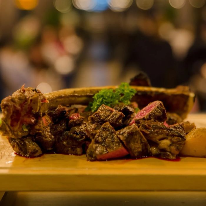 Những món bò bít tết thượng hạng tại Topping Beef