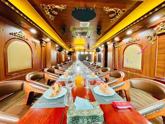 Không gian sang trọng tại RV Wine Cellar & Restaurant - Ảnh 1
