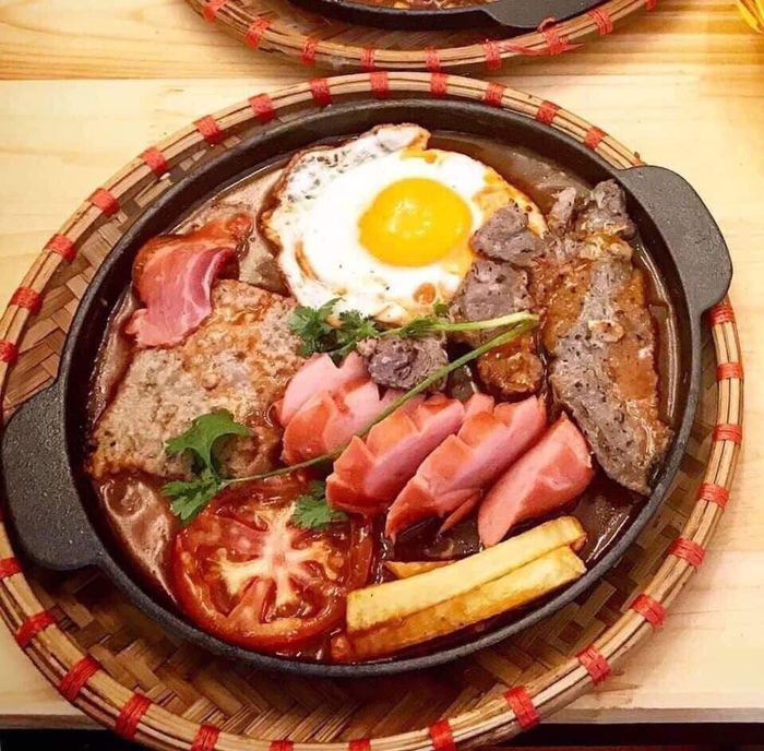 Bánh Mì Chảo Nhã Béo - Món ngon đậm đà trong từng lớp sốt - Ảnh 2