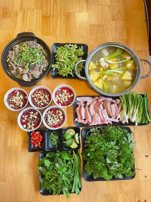Không gian ấm cúng tại Sơn Mỹ Quán - Đặc Sản Dê Gia Lai