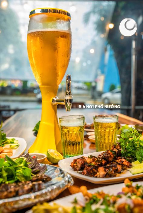 Không gian ấm cúng tại Bia Hơi Hà Nội - Phố Nướng