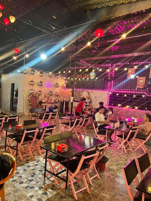 Hình ảnh không gian sang trọng với phong cách Black Pink tại Mộc Quán