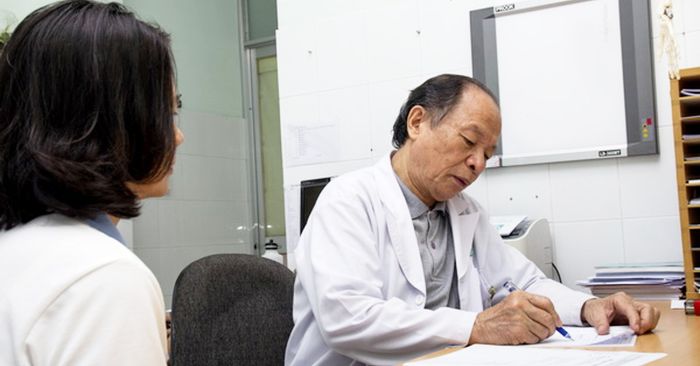 Hình ảnh chuyên nghiệp của Tiến sĩ, Bác sĩ Lê Đức Tố