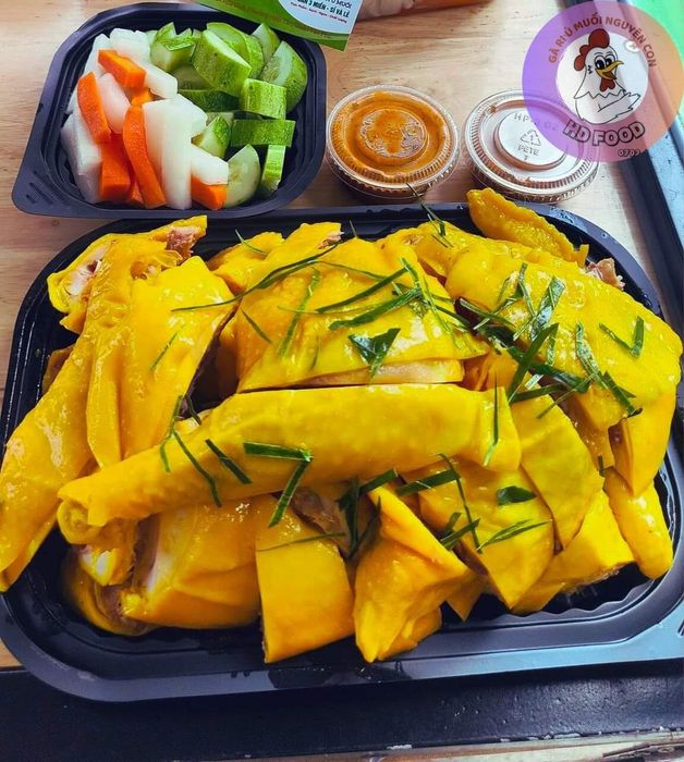 Hình ảnh món gà ủ muối đặc trưng tại HD Food