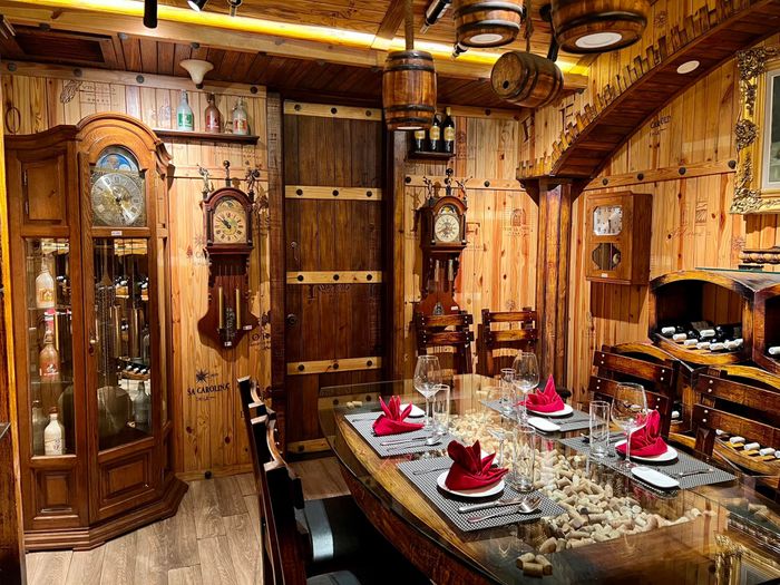 Không gian lãng mạn tại Huyen Thu Winecellar & Steakhouse - Ảnh 1