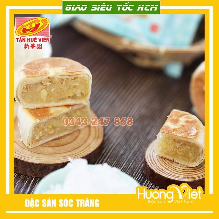 Không gian trưng bày đặc sản miền Tây tại Hương Việt