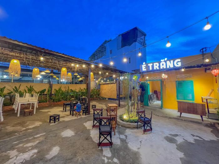 Tiệm Nhậu É Trắng – Không Gian Thân Quen, Món Ăn Tinh Tế