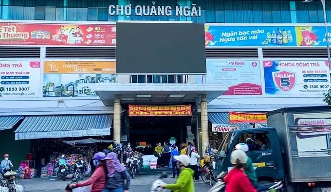 Góc ảnh chân thực về không gian mua sắm tại chợ Quảng Ngãi