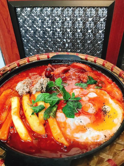 Không gian ấm cúng và món bánh mì chảo thơm ngon tại Nhã Béo - Ảnh 1