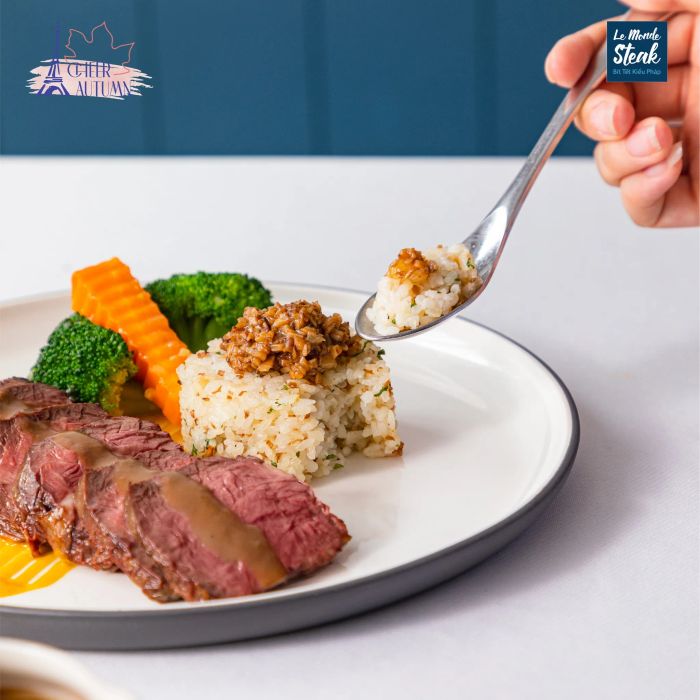 Không gian sang trọng tại Le Monde Steak