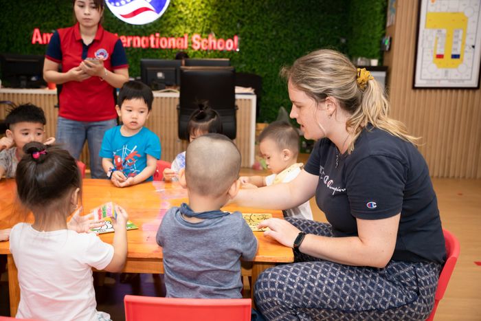 Bộ sưu tập khoảnh khắc đáng yêu: Cuộc sống học đường đầy màu sắc tại Rosemont (RAIS)